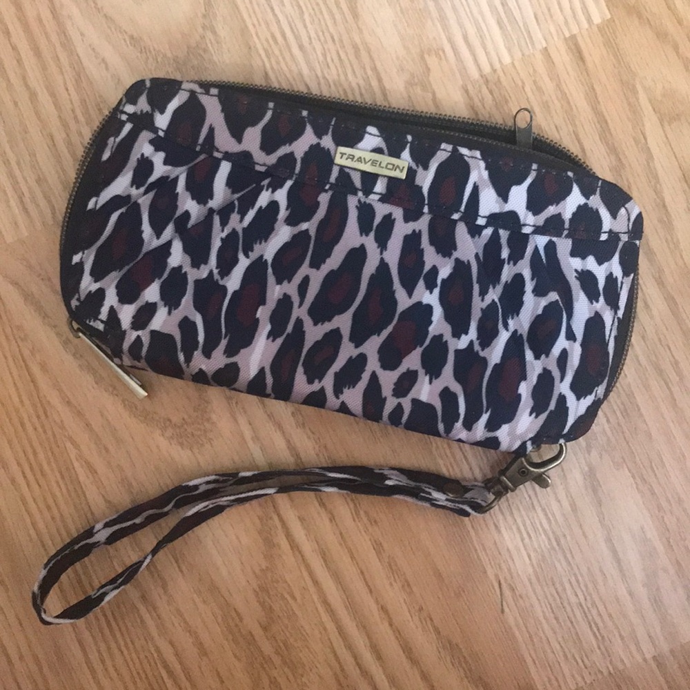 NWOT Travel wallet